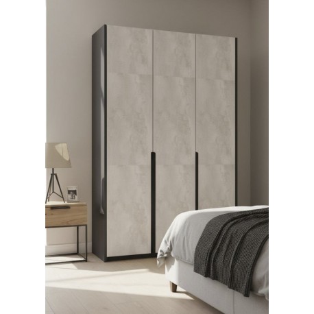 Трёхдверный шкаф серого цвета с длинными ручками